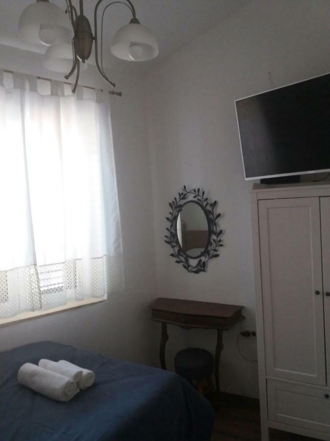 Room Mate Split Exterior photo